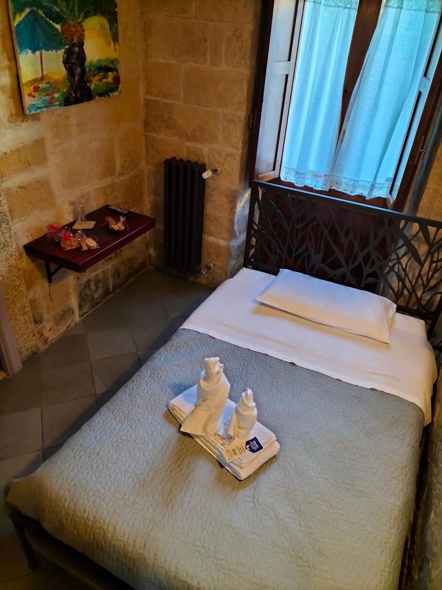 B&B Malennio Lecce Bagian luar foto