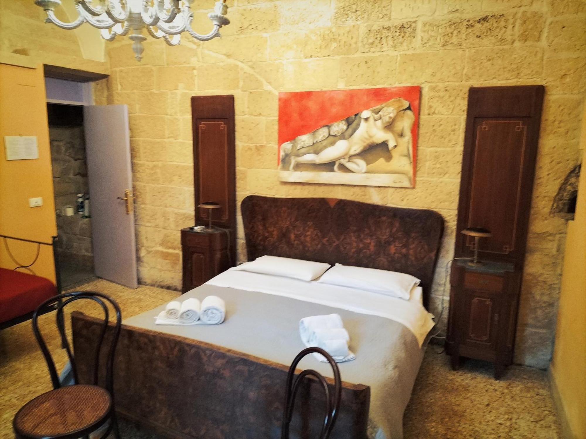 B&B Malennio Lecce Bagian luar foto