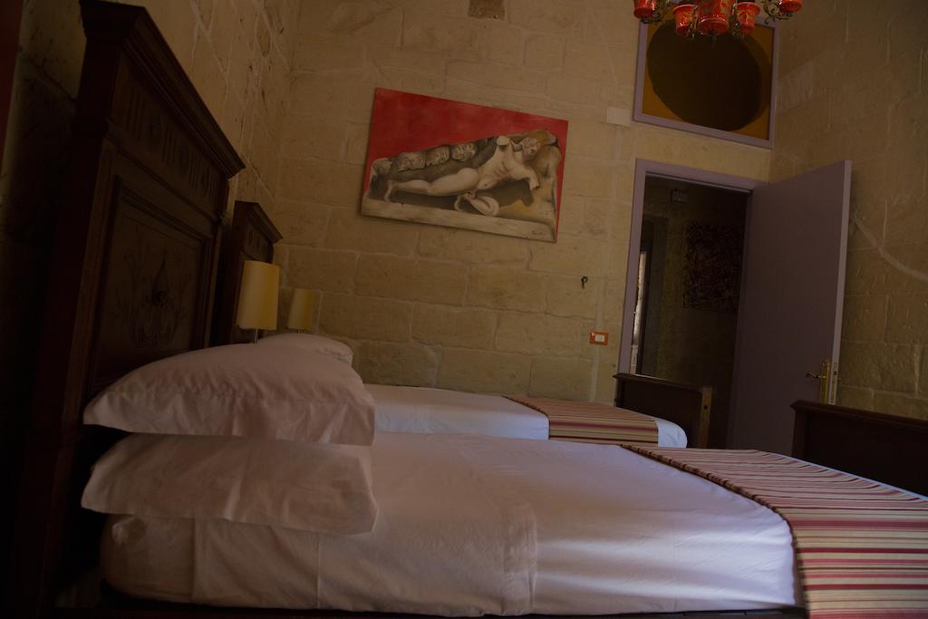 B&B Malennio Lecce Bagian luar foto