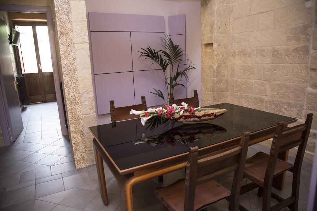B&B Malennio Lecce Bagian luar foto